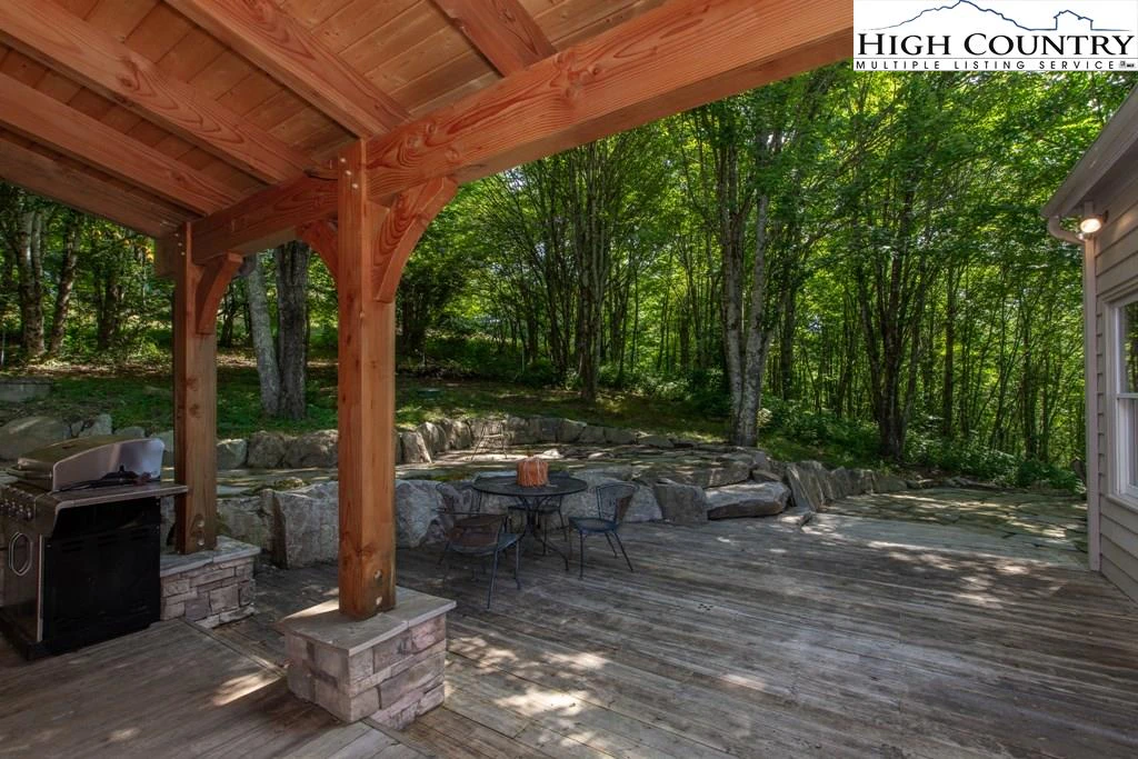 Image number 17 for the current listing