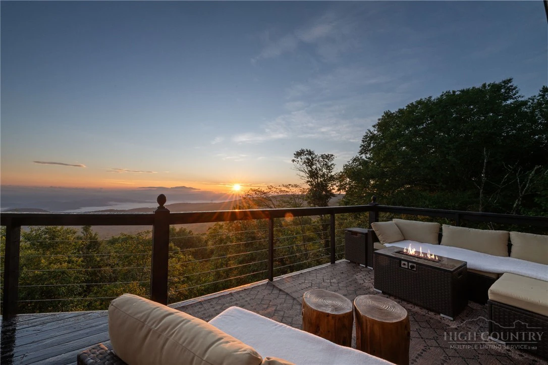 Image number 4 for the current listing