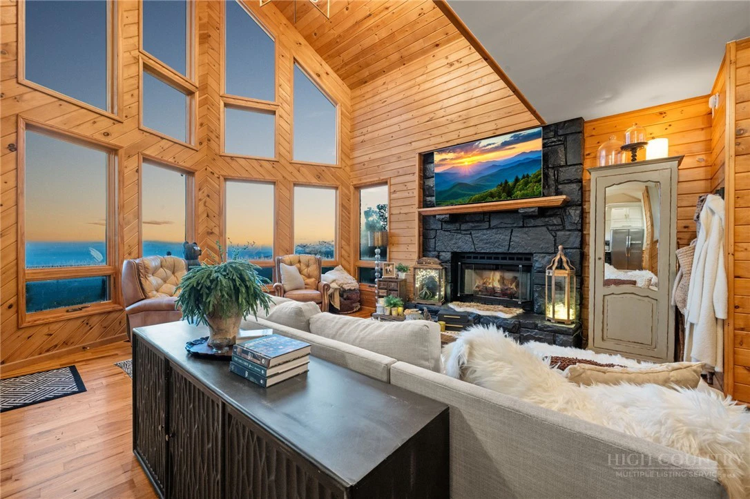 Image number 9 for the current listing