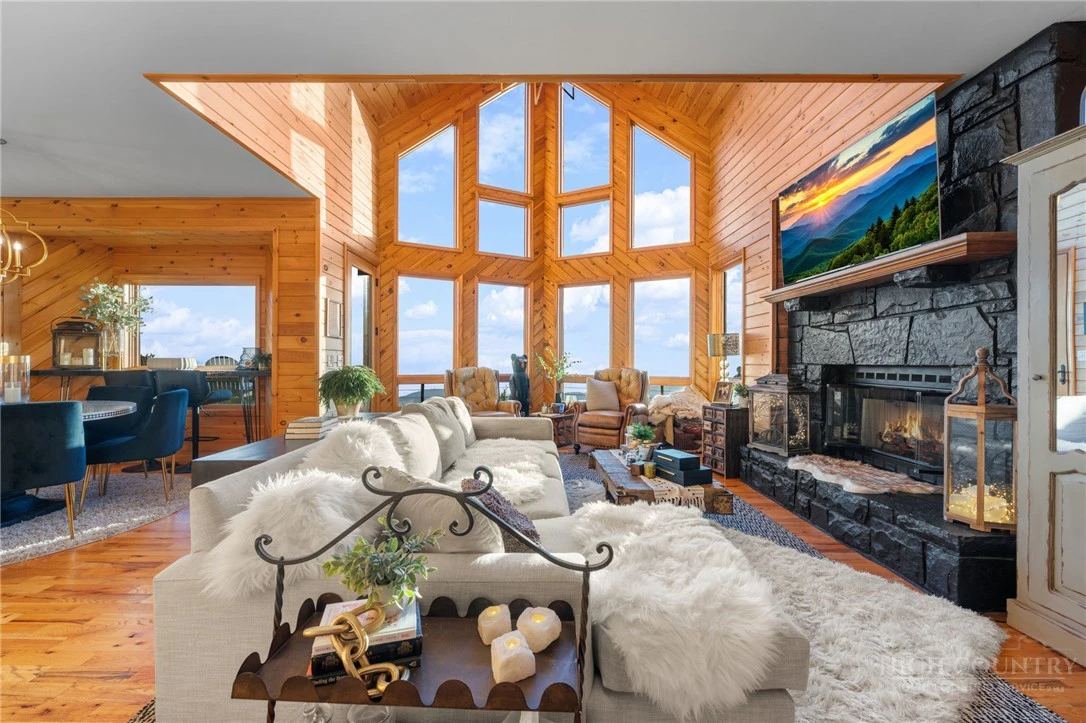 Image number 10 for the current listing