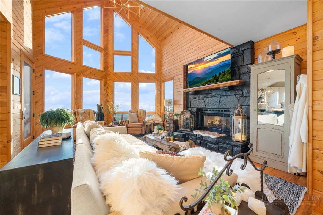 Image number 11 for the current listing
