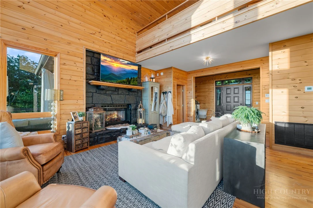 Image number 12 for the current listing