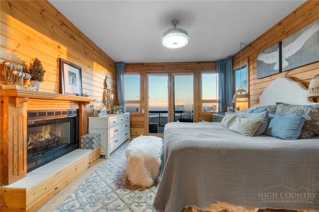 Image number 20 for the current listing