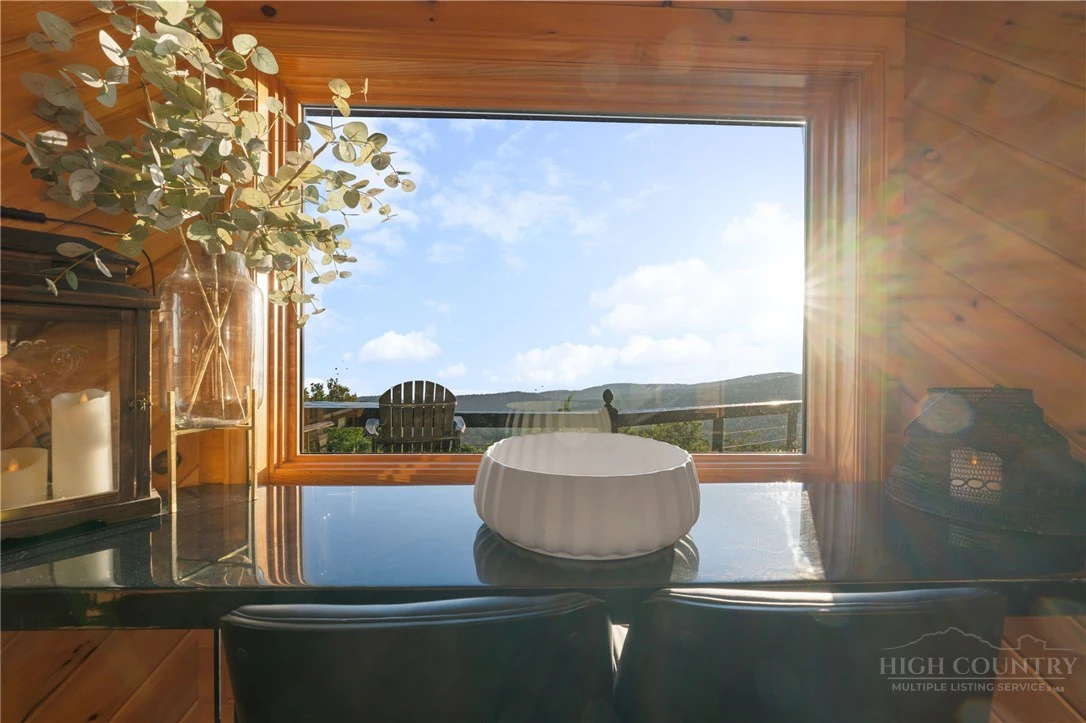 Image number 15 for the current listing