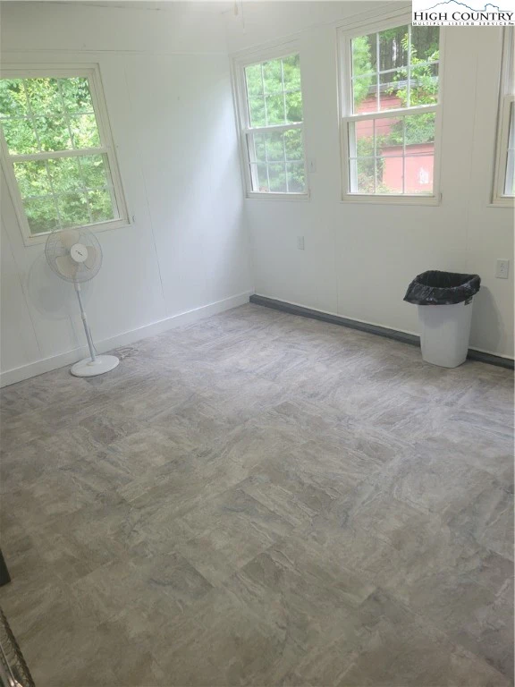 Image number 8 for the current listing