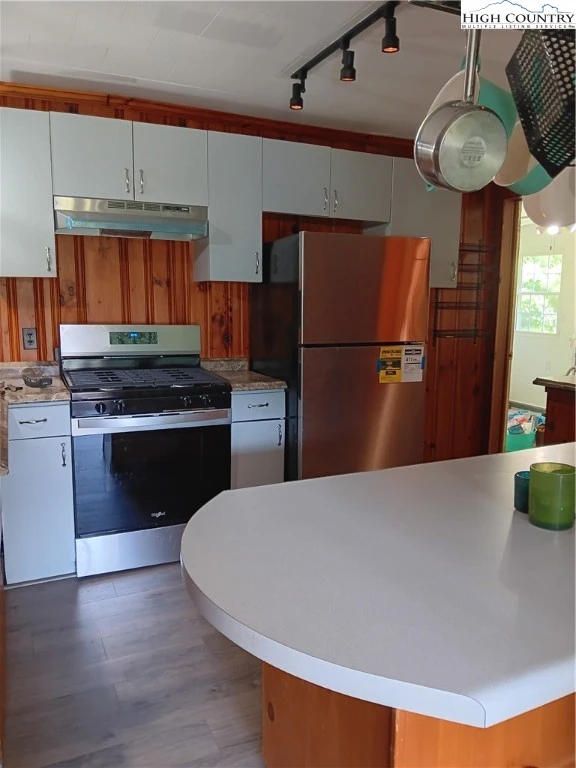 Image number 2 for the current listing
