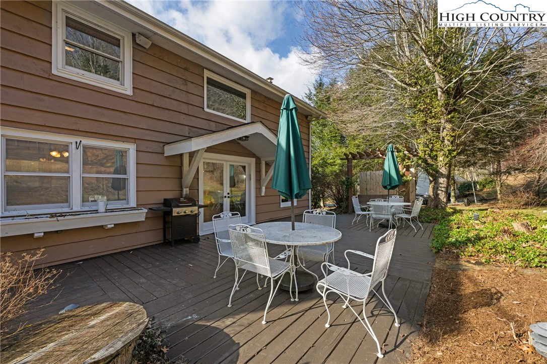 Image number 14 for the current listing