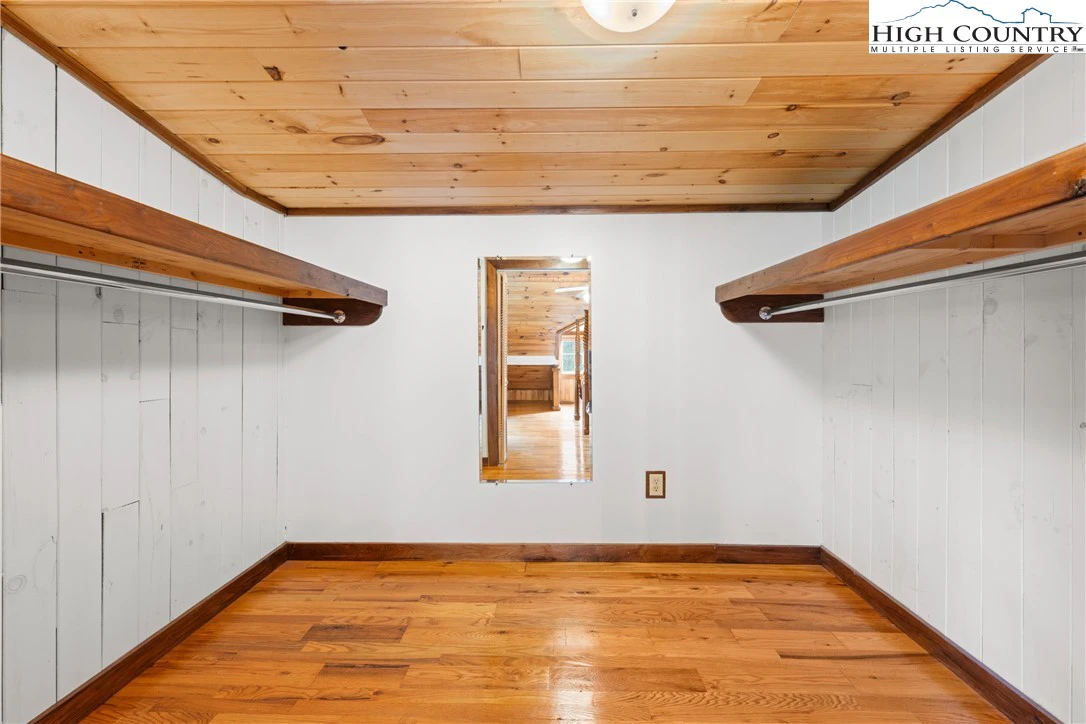 Image number 3 for the current listing