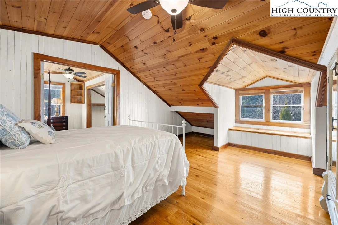 Image number 6 for the current listing