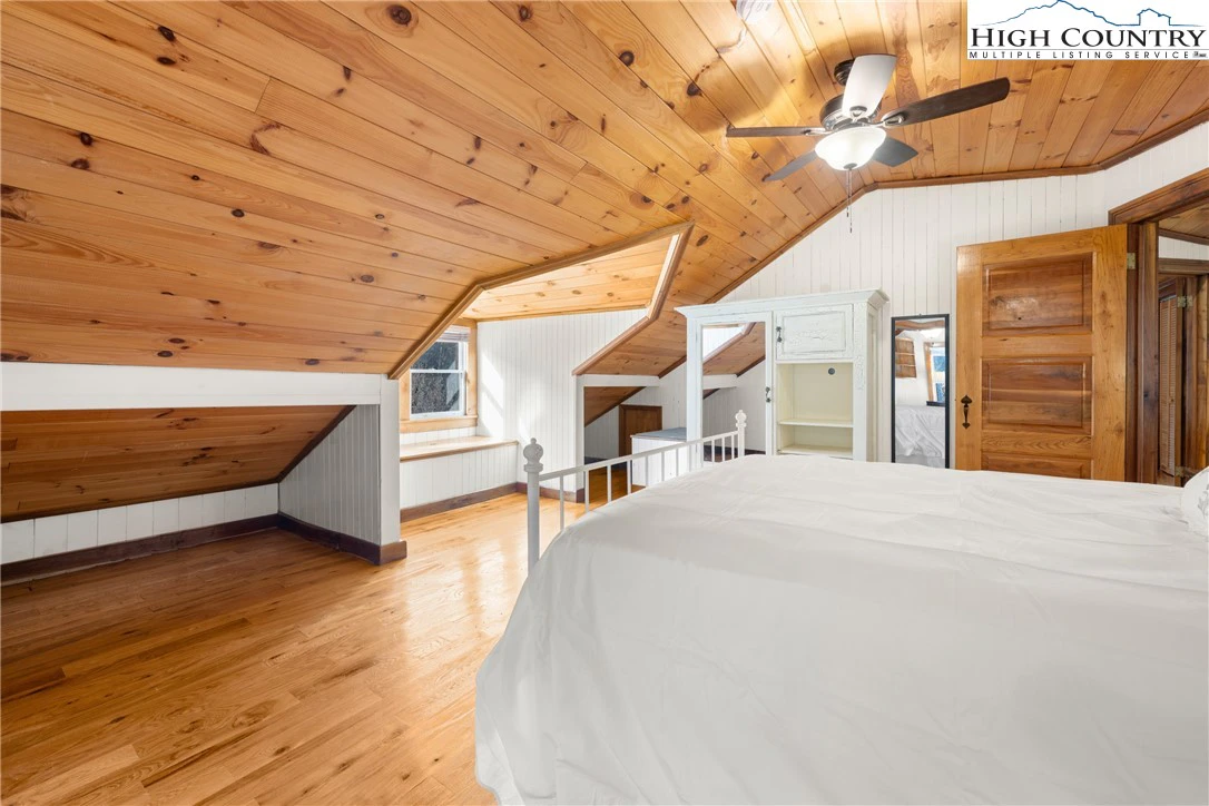 Image number 7 for the current listing