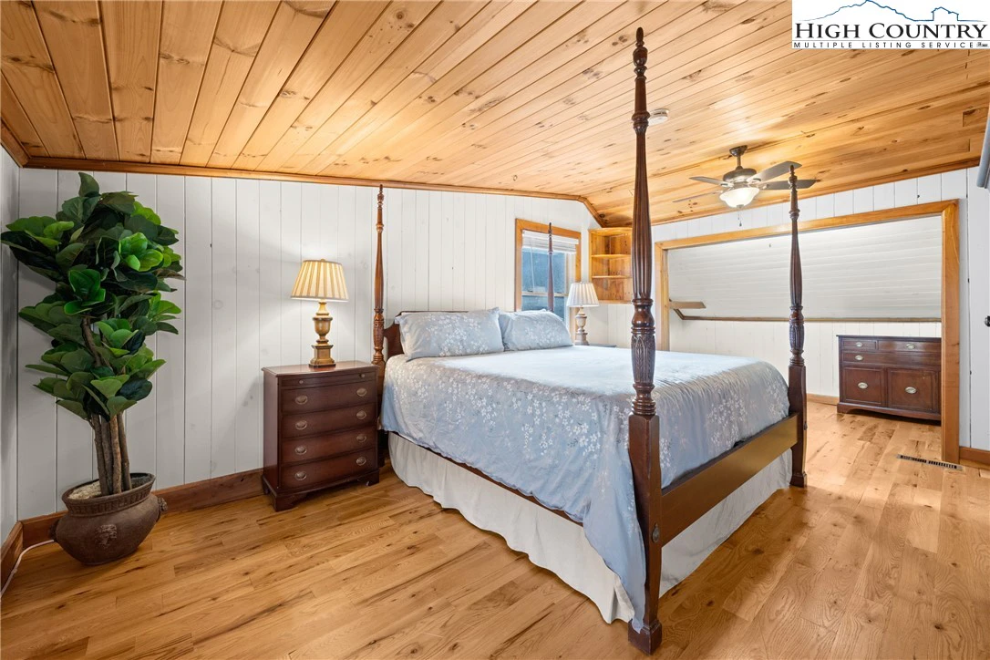 Image number 5 for the current listing