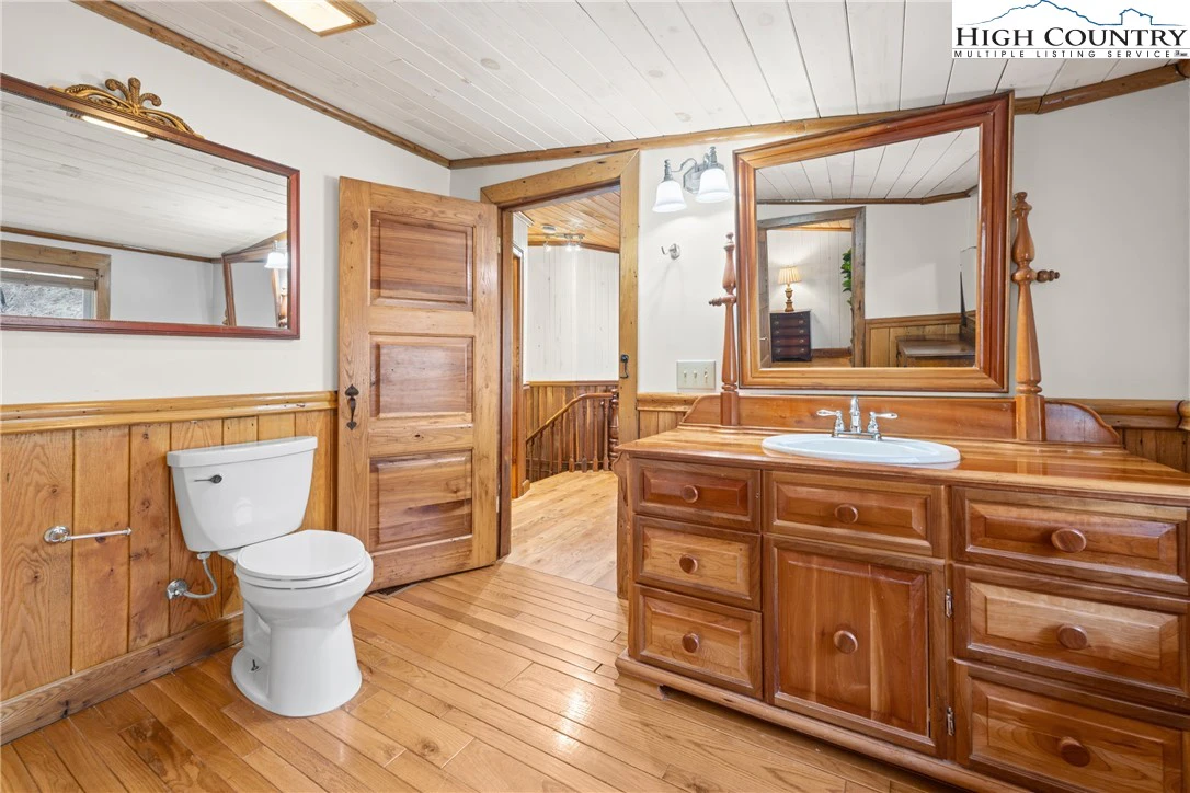 Image number 8 for the current listing