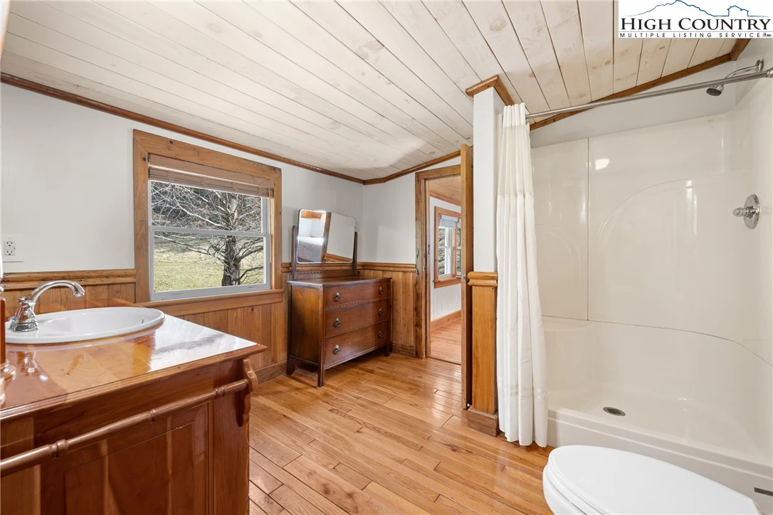Image number 9 for the current listing