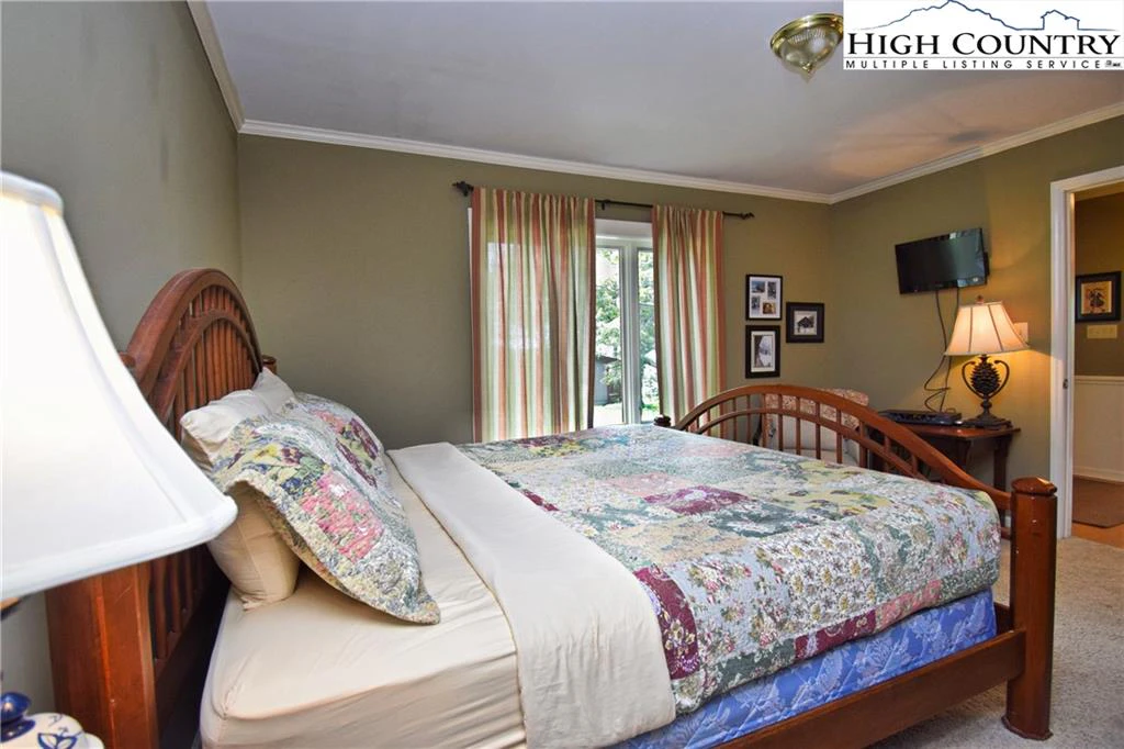 Image number 5 for the current listing