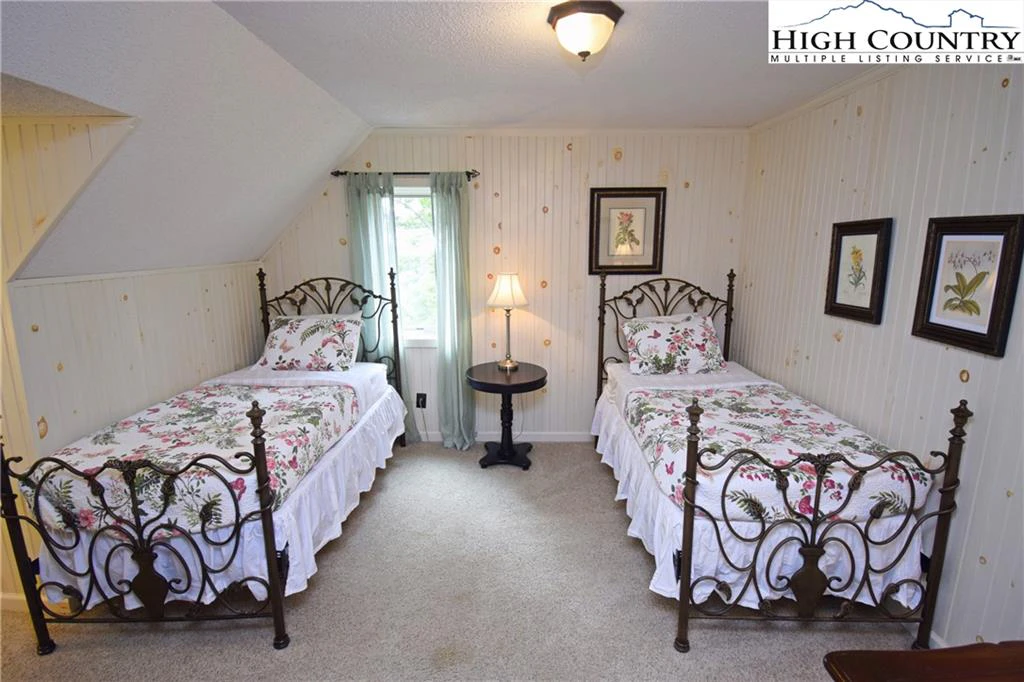 Image number 7 for the current listing