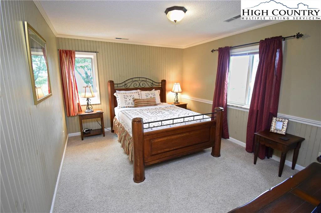Image number 9 for the current listing