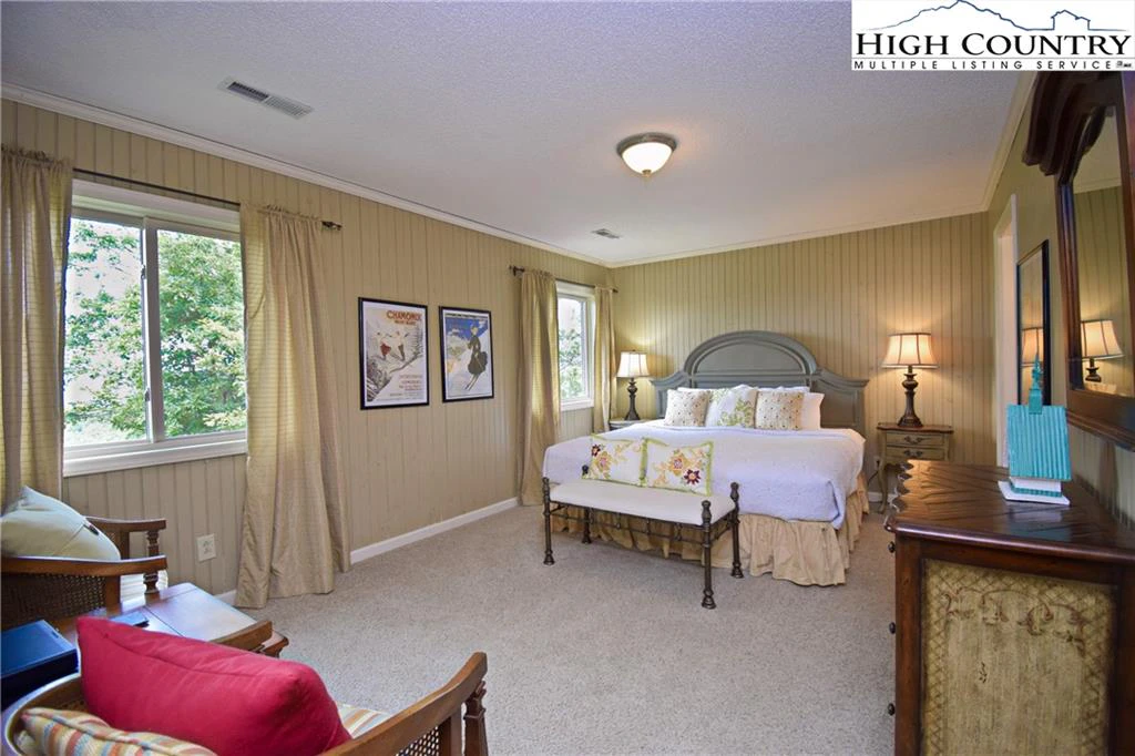 Image number 12 for the current listing