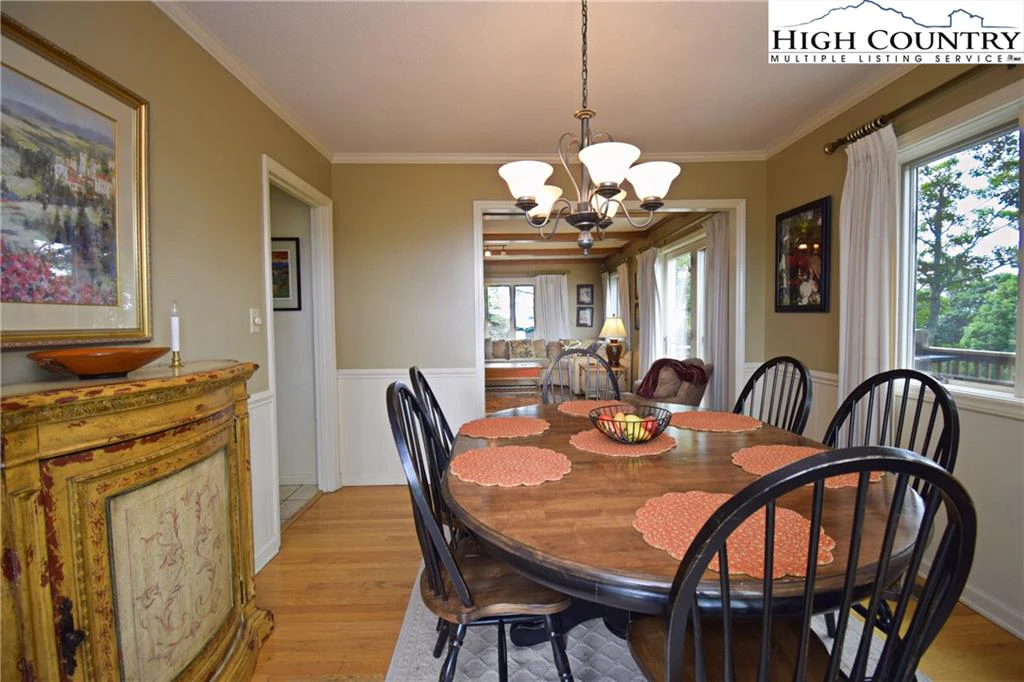 Image number 21 for the current listing