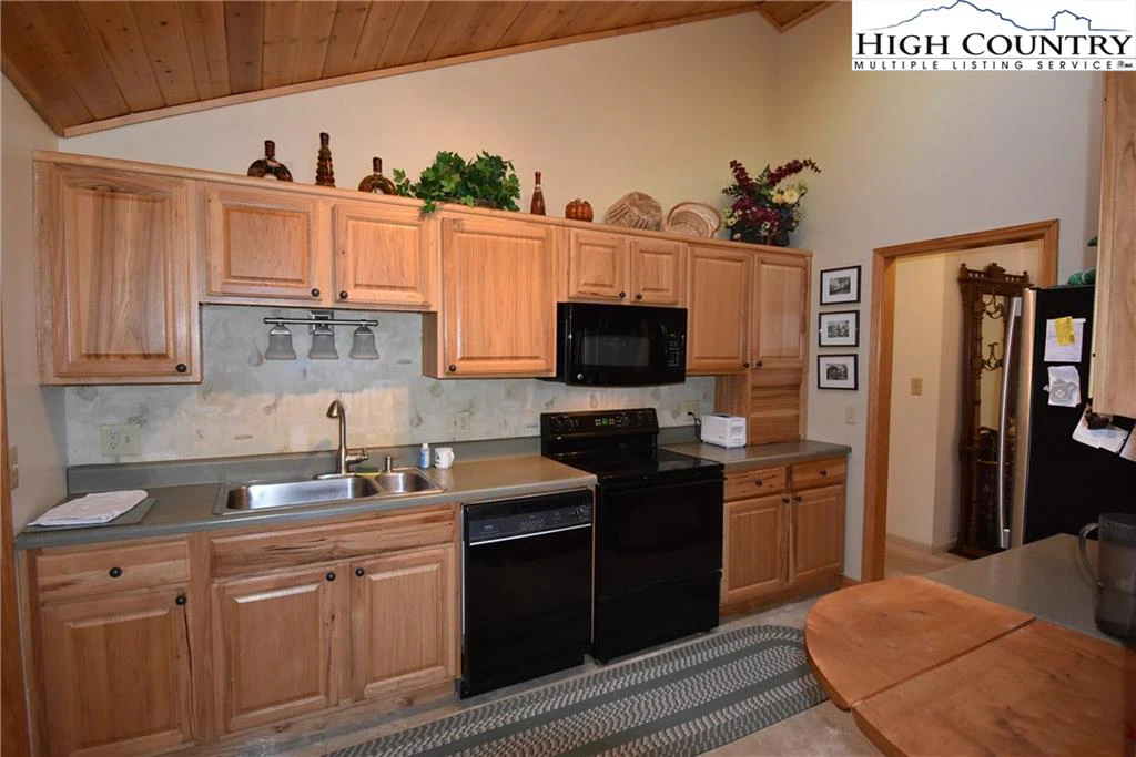 Image number 20 for the current listing