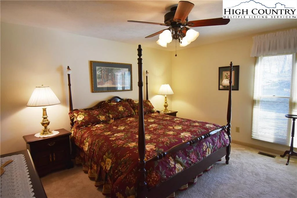 Image number 18 for the current listing