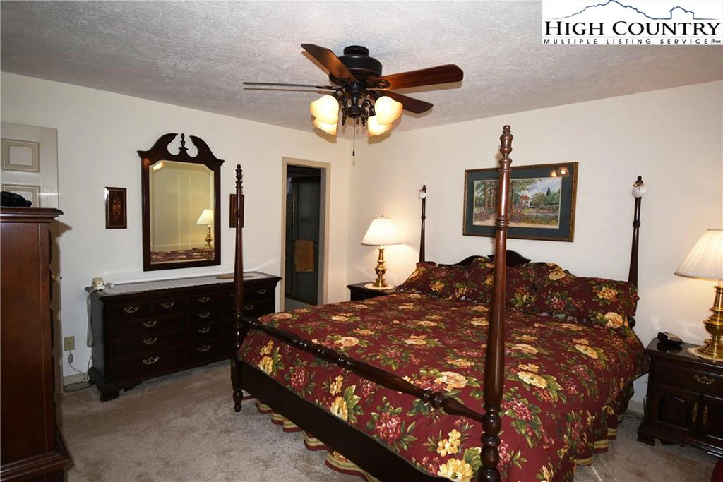 Image number 2 for the current listing