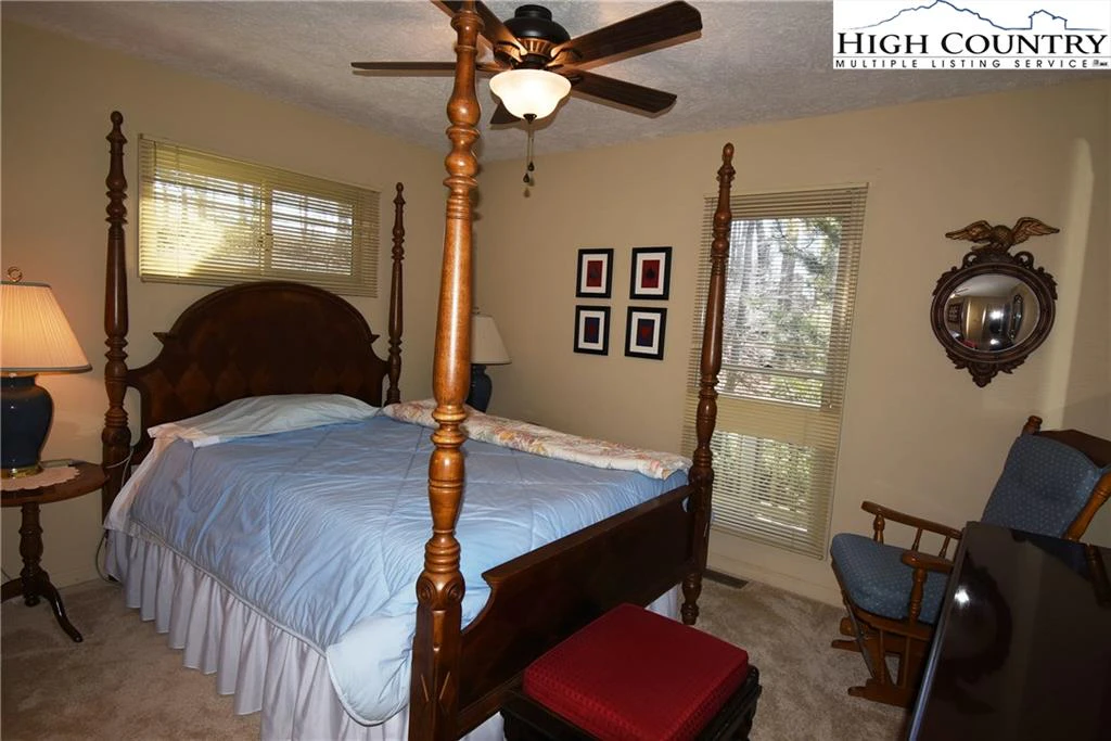 Image number 15 for the current listing