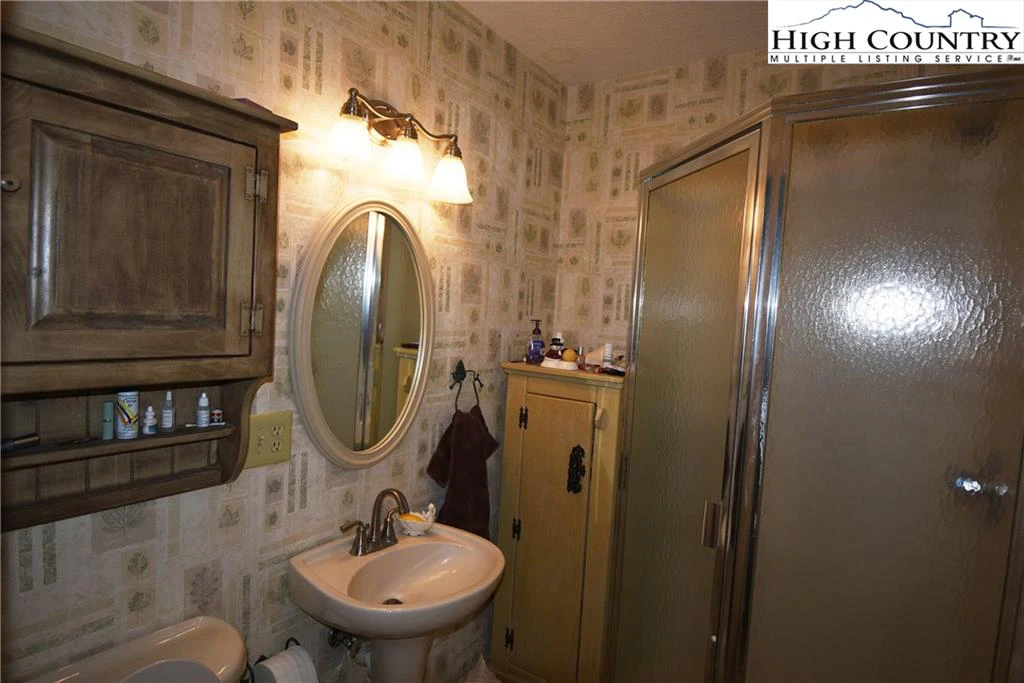 Image number 13 for the current listing