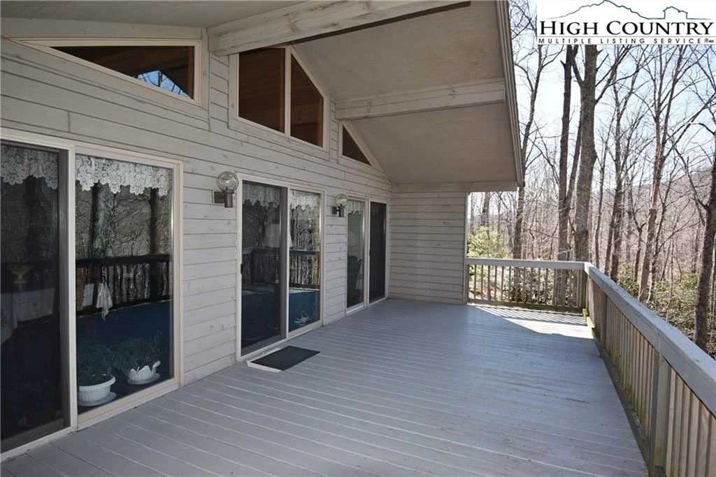 Image number 9 for the current listing