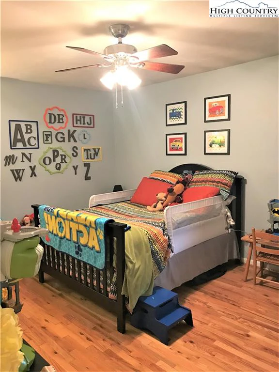 Image number 3 for the current listing