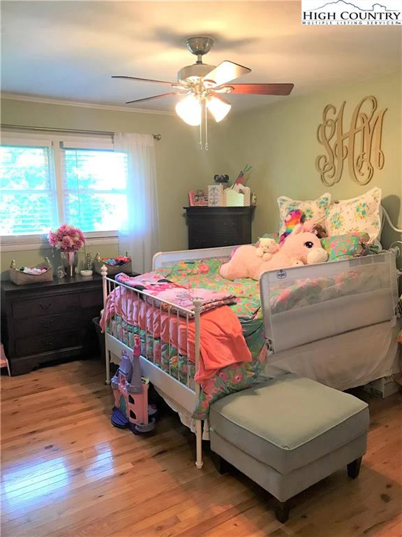 Image number 5 for the current listing
