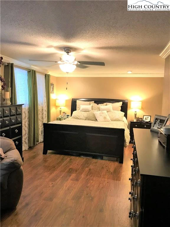 Image number 6 for the current listing