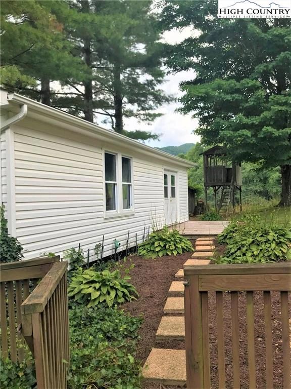 Image number 2 for the current listing