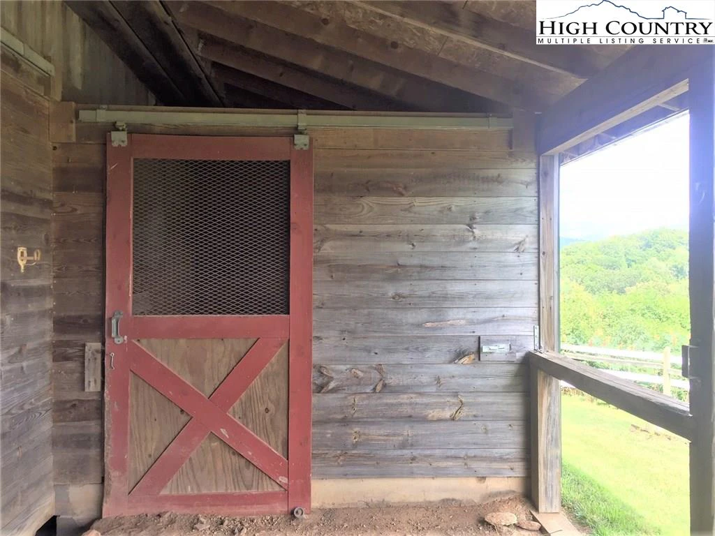 Image number 16 for the current listing