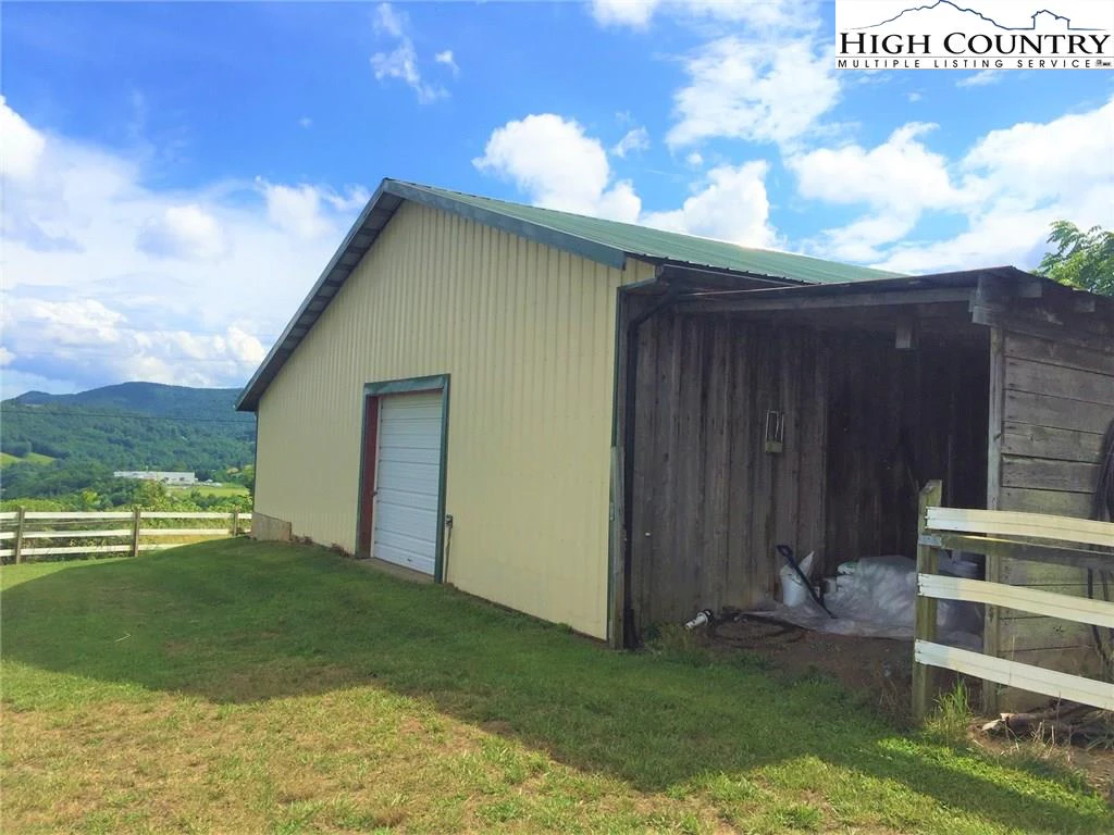 Image number 17 for the current listing
