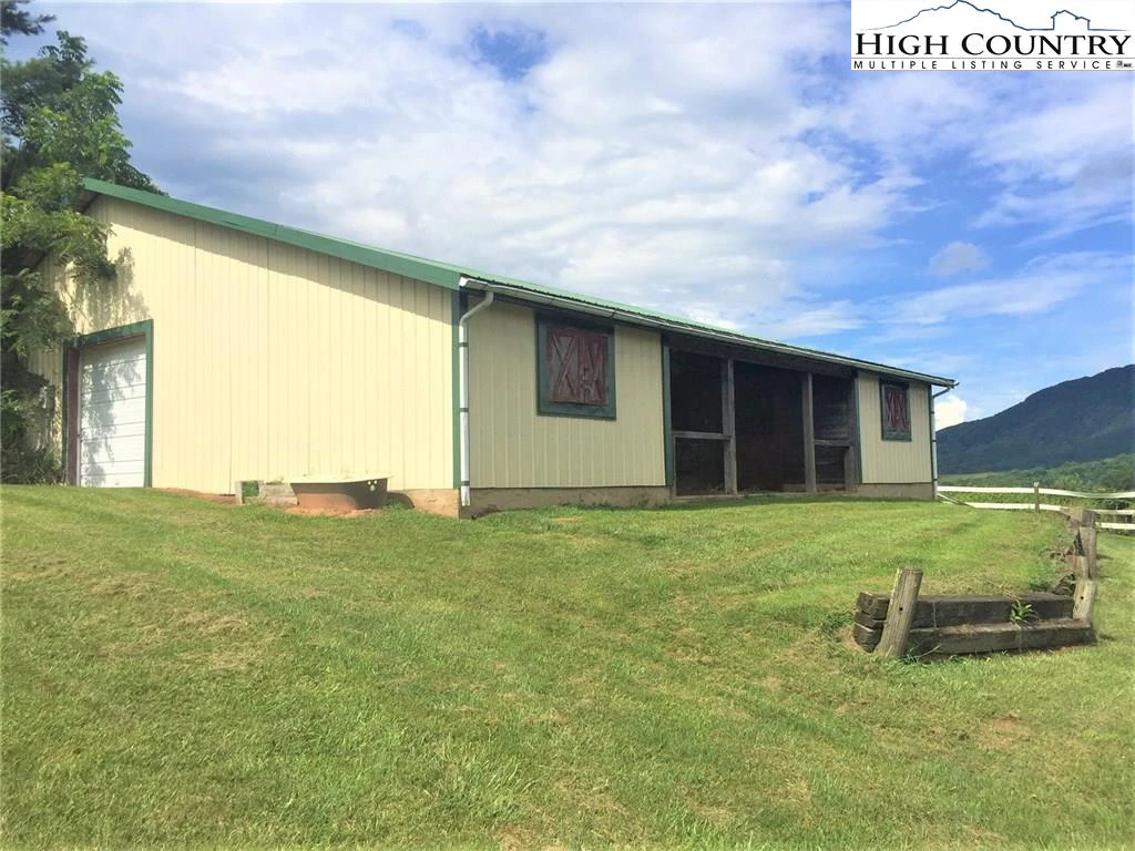 Image number 18 for the current listing