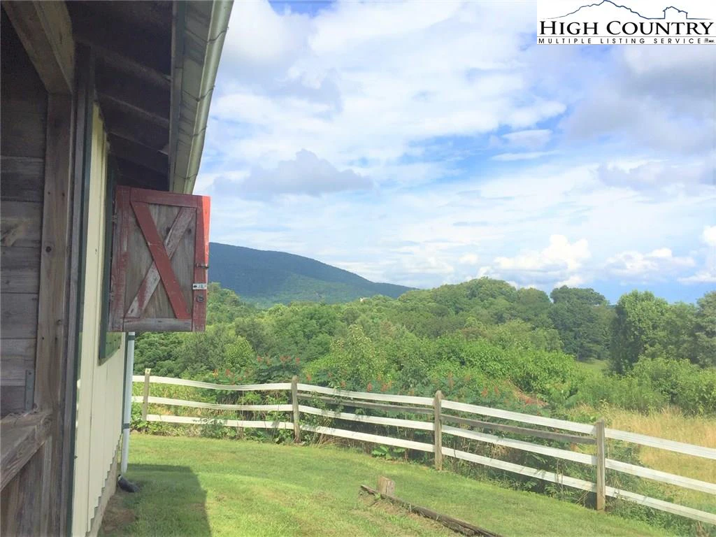 Image number 19 for the current listing