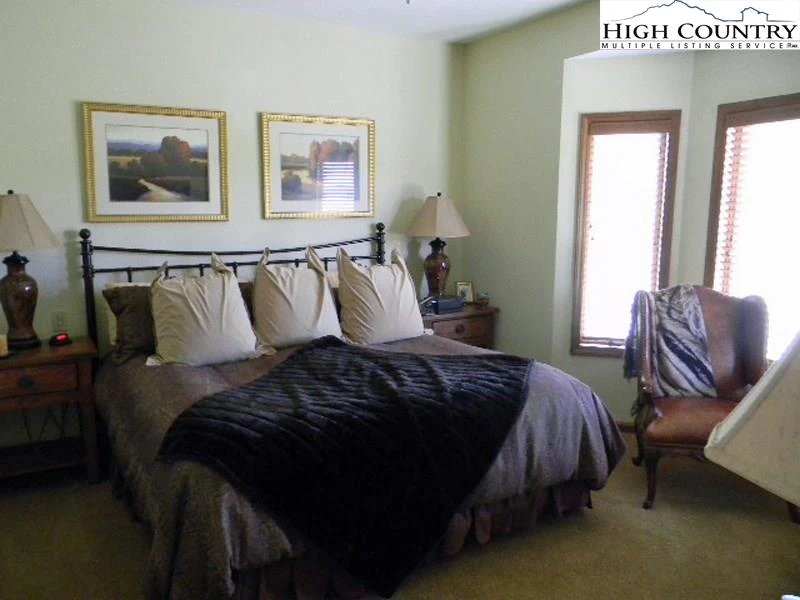 Image number 20 for the current listing