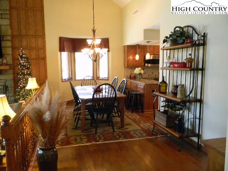 Image number 11 for the current listing