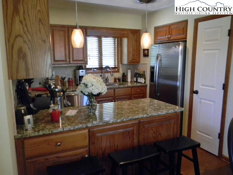 Image number 9 for the current listing