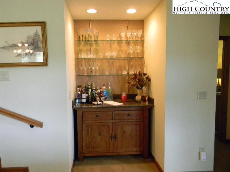 Image number 7 for the current listing