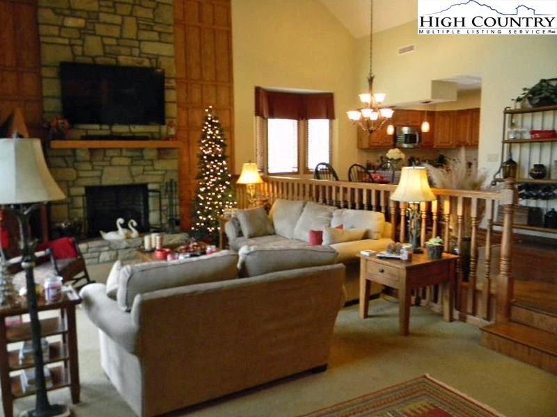Image number 6 for the current listing