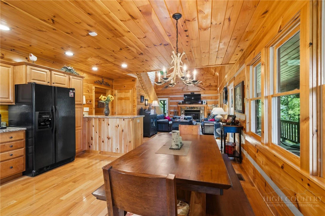 Image number 11 for the current listing