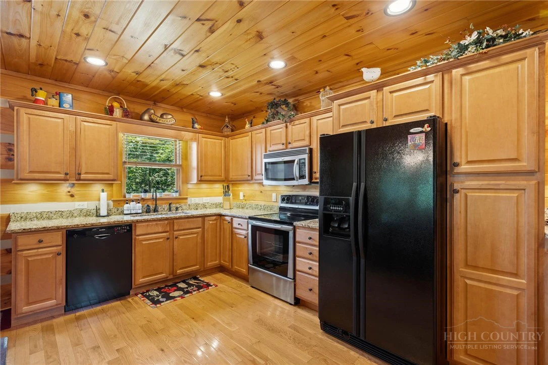 Image number 13 for the current listing