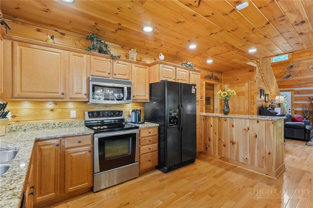Image number 14 for the current listing