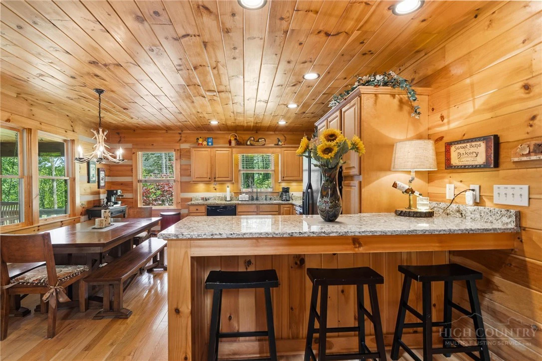 Image number 15 for the current listing