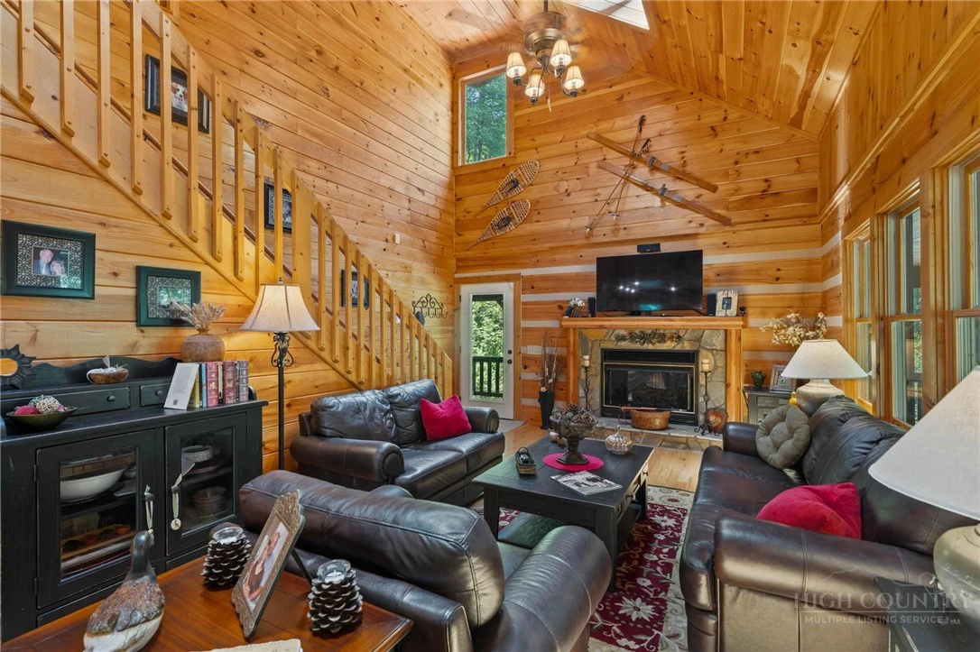 Image number 16 for the current listing