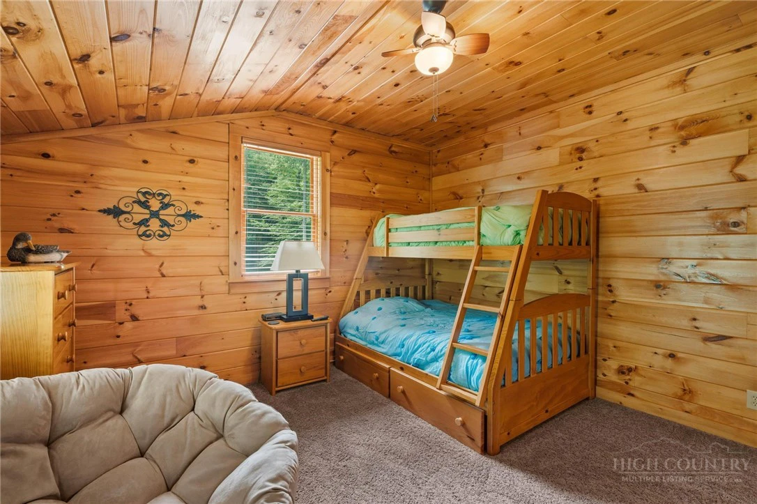 Image number 18 for the current listing
