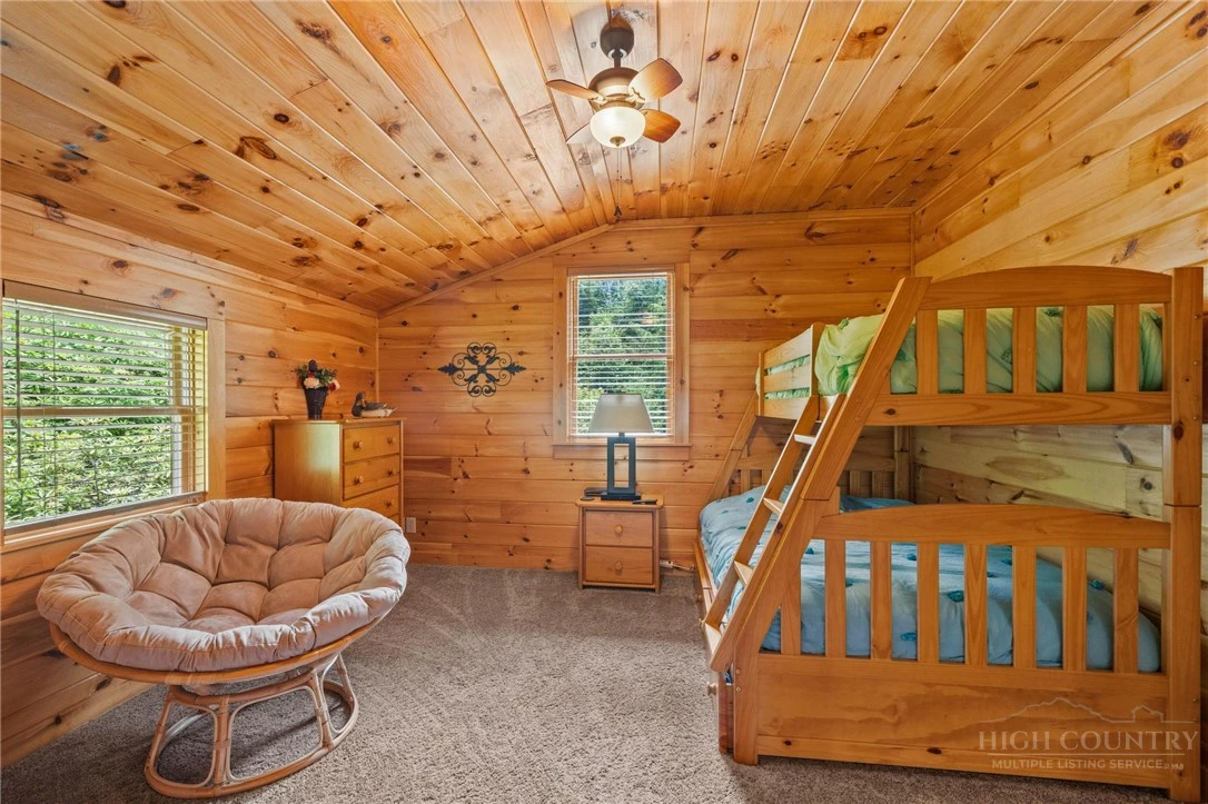 Image number 19 for the current listing