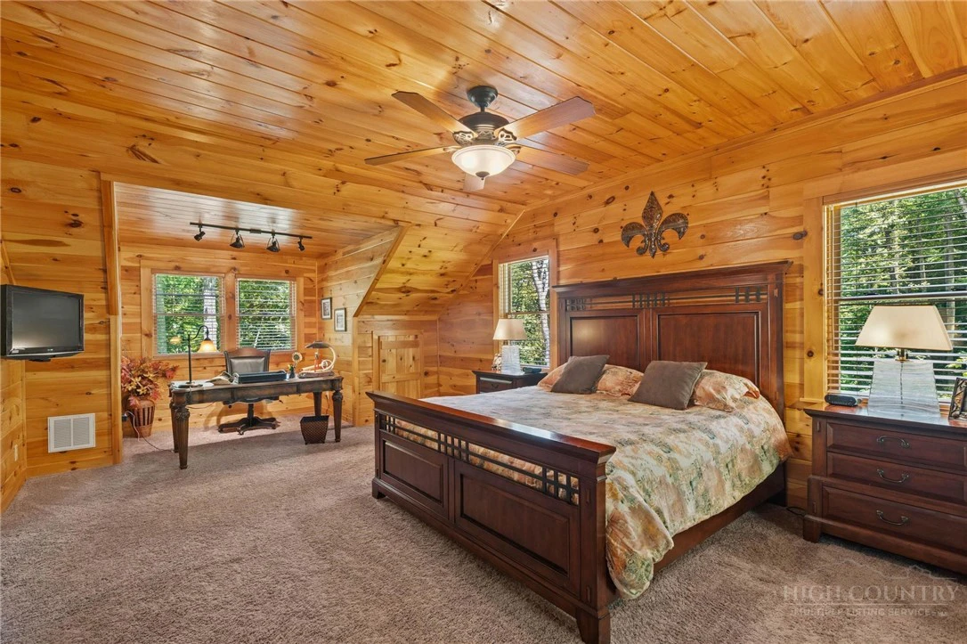 Image number 21 for the current listing