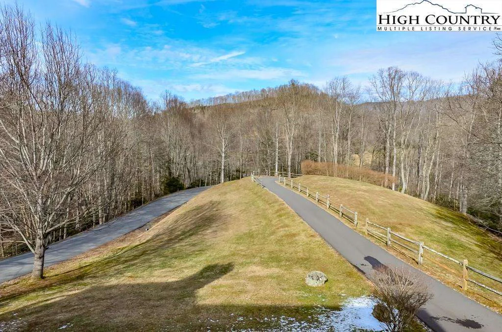 Image number 19 for the current listing
